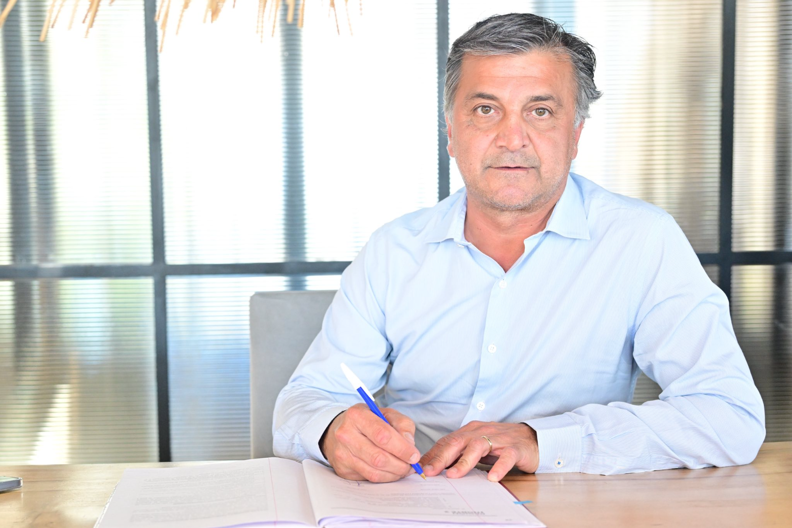 El dato surge de una encuesta mensual efectuada en toda la región. El alcalde de Exaltación de la Cruz obtuvo un 8,1% de diferencia positiva en su imagen.