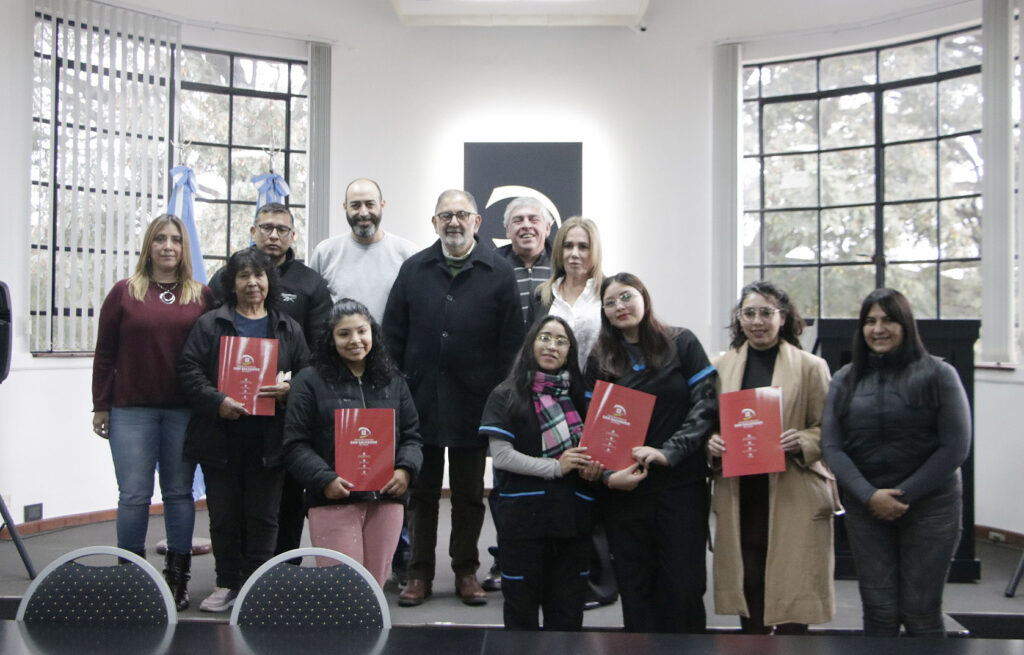 La propuesta convocó a estudiantes y vecinos de distintos barrios a crear contenidos originales centrados en la vida familiar y sus valores.