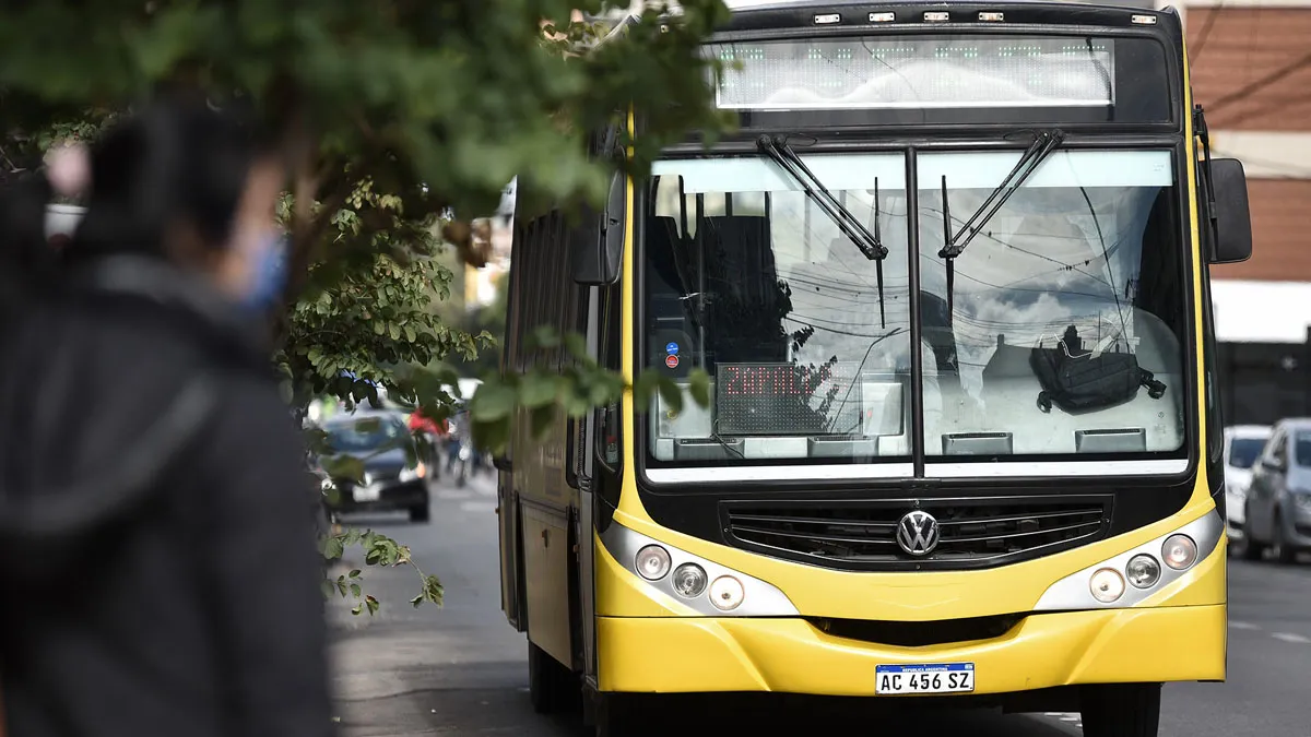 El boleto de colectivo aumentó en Santa Fe y el viaje ya supera los $2.100. Cómo pagar menos con SUBE registrada y cuáles son las nuevas tarifas.