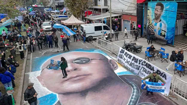 Seguidores llegados desde distintos puntos del país rindieron homenaje, al artista en una emotiva jornada.