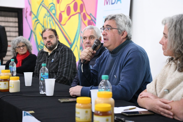 Javier Rodríguez encabezó el 6° Congreso Apícola del Periurbano y resaltó el crecimiento del sector, la generación de empleo y el cuidado ambiental.