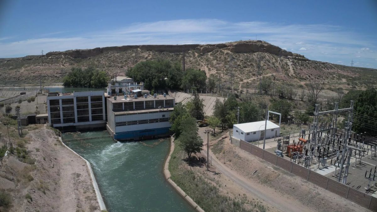 La norma reconoce una compensación económica por la generación hidroeléctrica y consolida un acuerdo histórico con Neuquén y la Nación.
