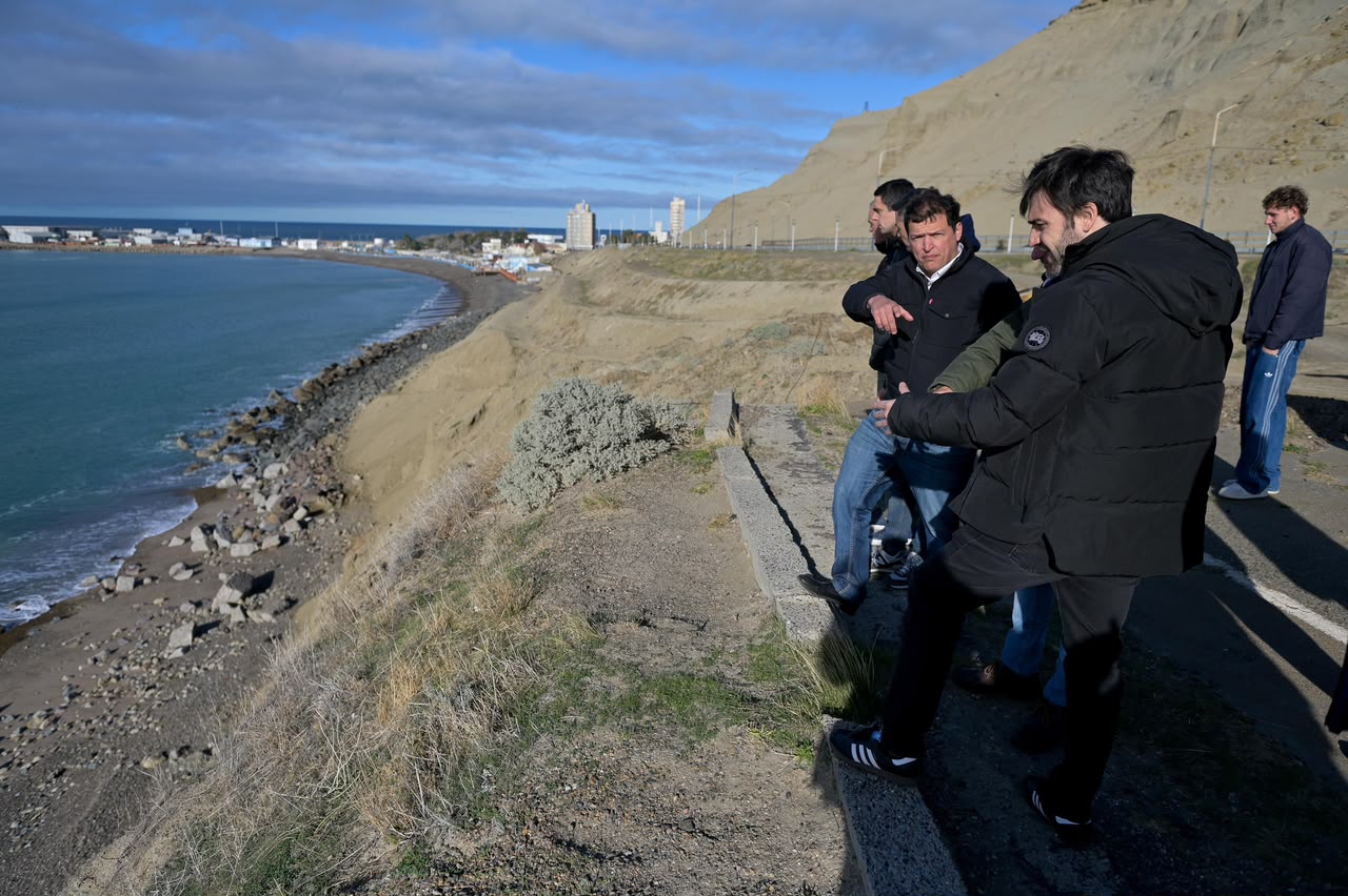 El Gobierno de Chubut avanza con una obra estratégica para proteger el Cerro Chenque y mejorar la seguridad vial en Comodoro Rivadavia.