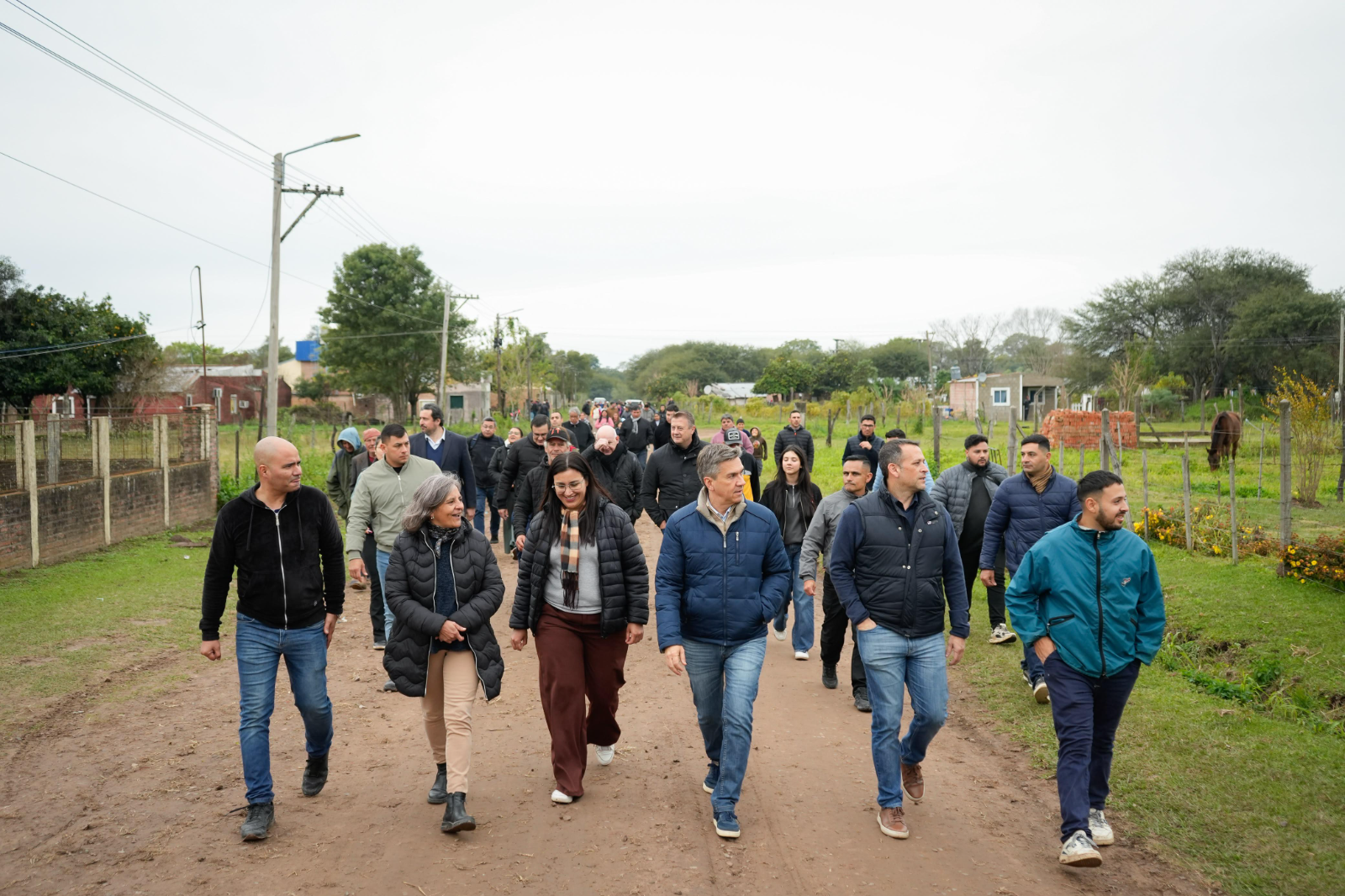El Gobierno del Chaco avanza con obras en Ingeniero Barbet para mejorar la conectividad, sumar iluminación y facilitar el acceso durante todo el año.