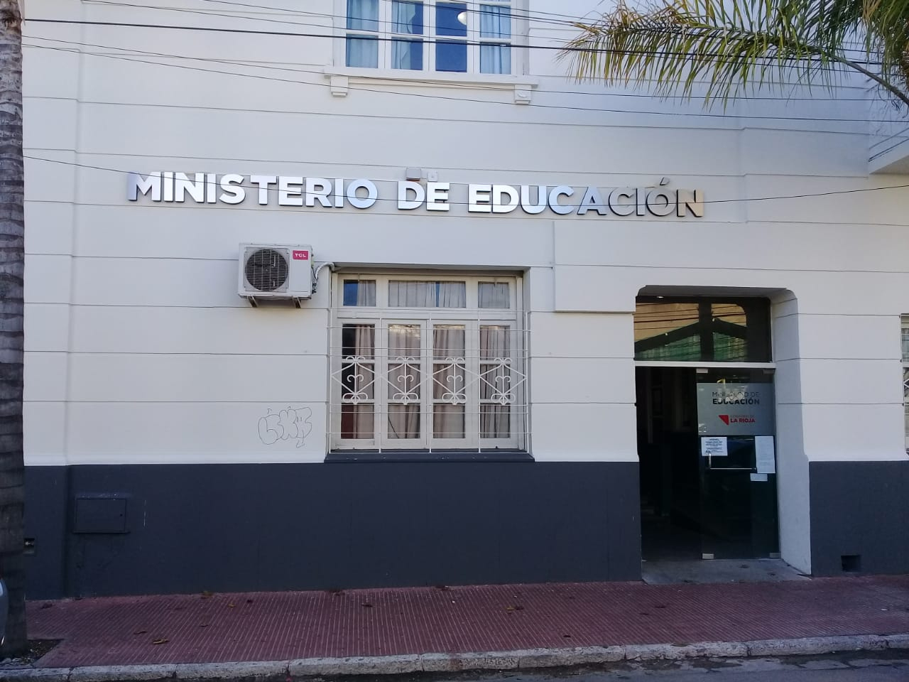 Ante la alerta naranja por bajas temperaturas, Educación habilitó a las escuelas riojanas a flexibilizar horarios y actividades.
