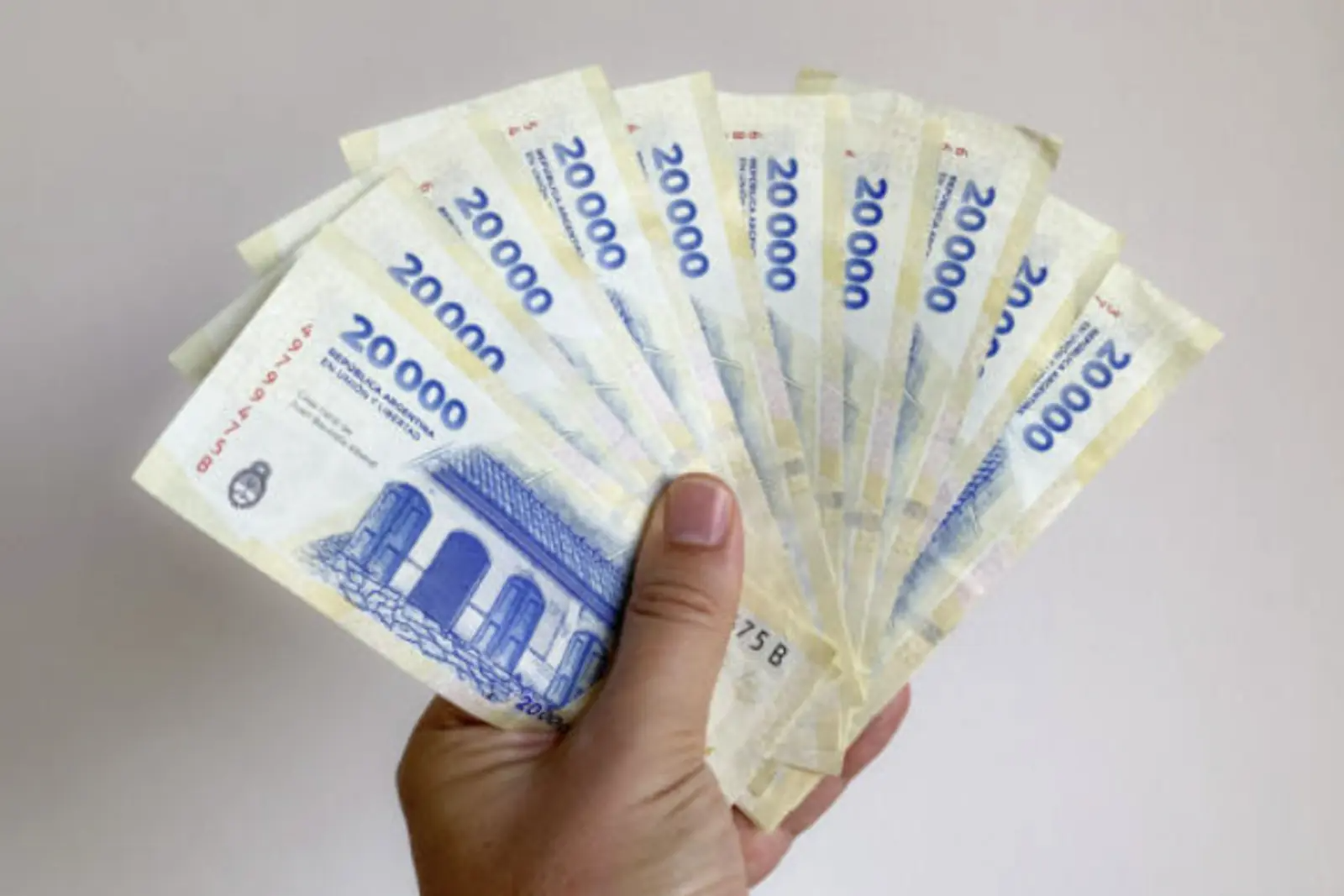 El esquema de pago se extenderá hasta el viernes 24 para quienes cobren de manera presencial en Capital y La Banda.